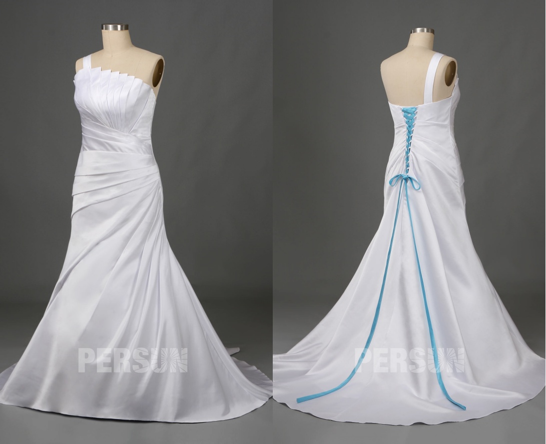 robe de mariée asymétrique en satin blanc à coupe trompette